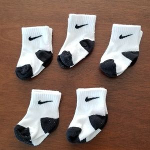 👶 5 pairs of Nike baby socks